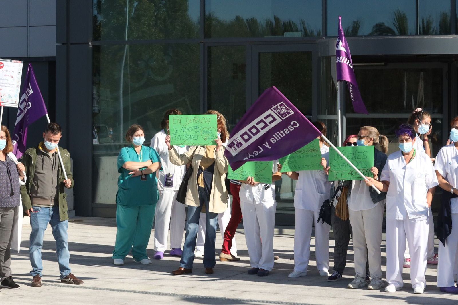 Concentración TCAE fente al nuevo Hospital Universitario de Salamanca. Foto SALAMANCA24HORAS
