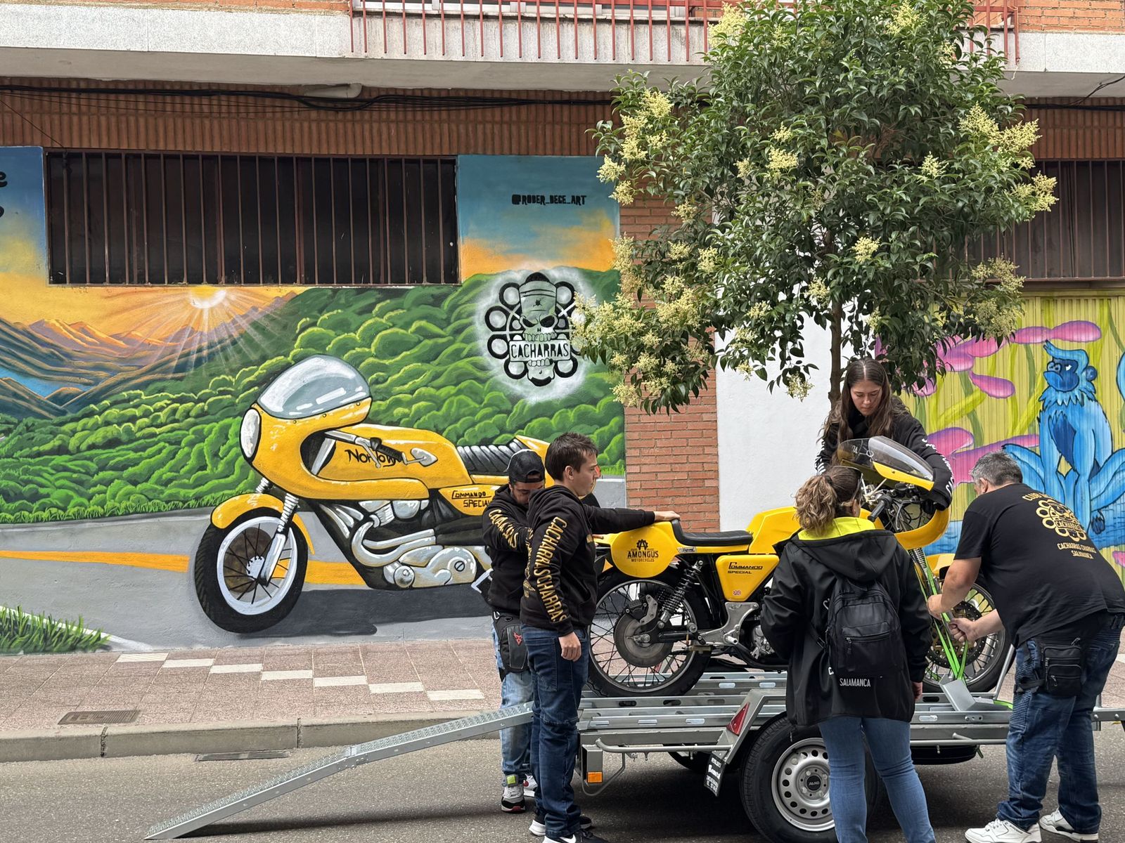 Inauguración mural motero "Alfonso Serrano" y Jornada Motera en Santa Marta. Organiza: Asociación Cacharras-Charras