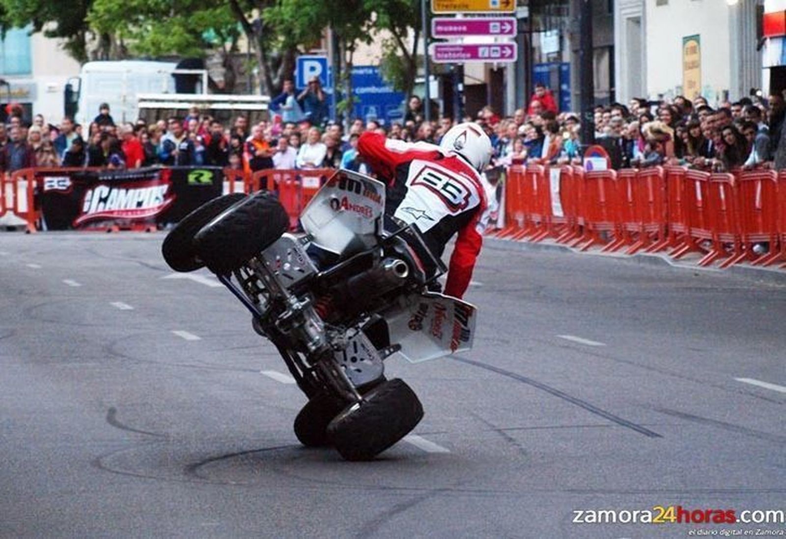AV Campos vuelve a encandilar a los zamoranos con trucos imposibles
