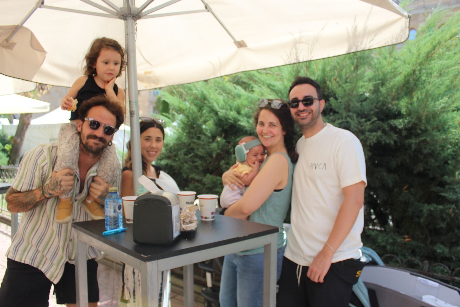 Ambiente en la Feria de Día en el mediodía de este