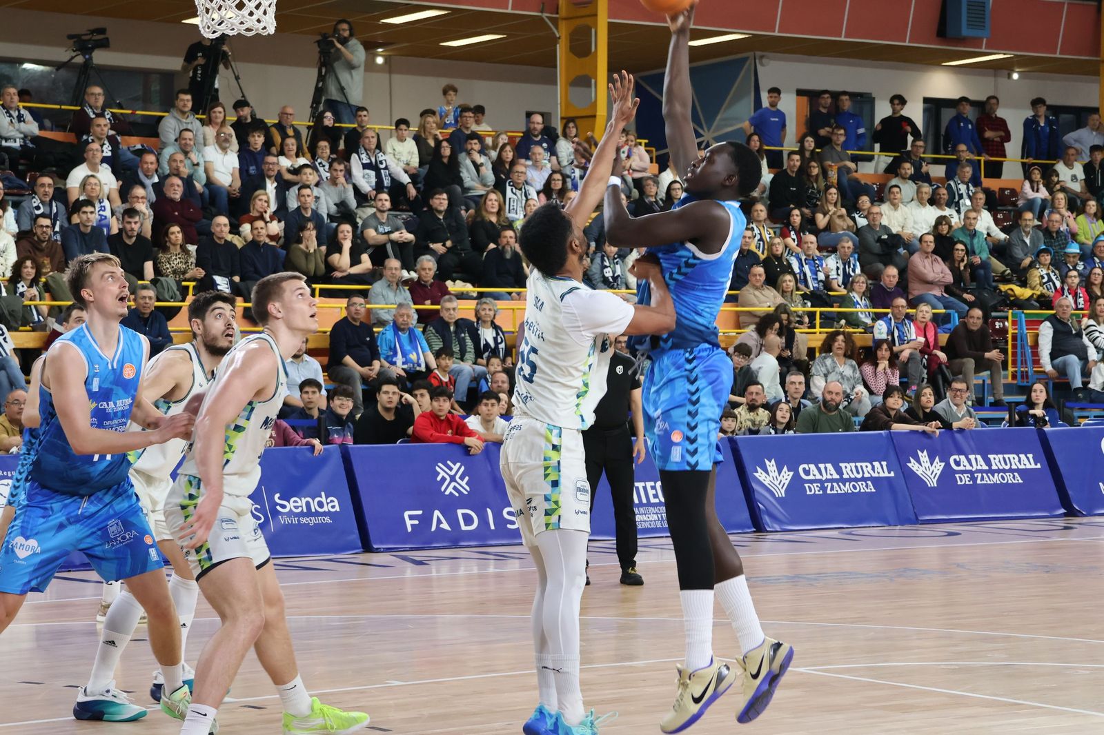 GALERÍA | El duelo entre el CB Zamora y el Hestia Menorca, en imágenes
