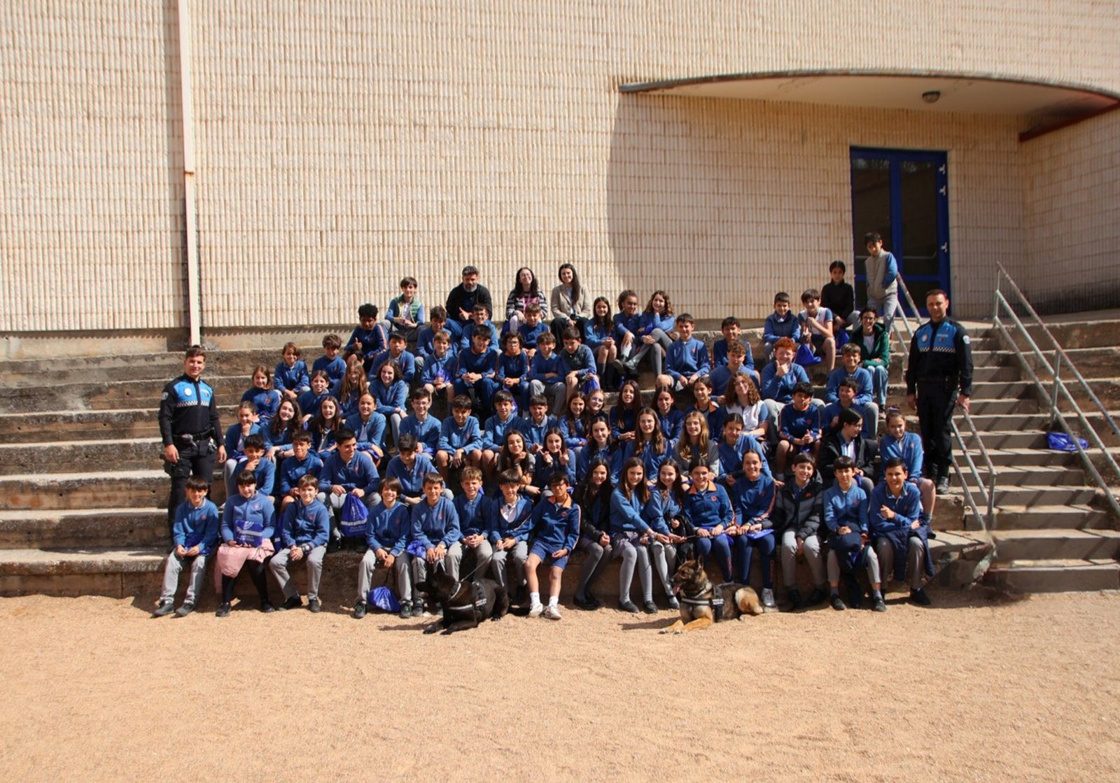 Reportaje perros Policía Local "semillas de conciencia"