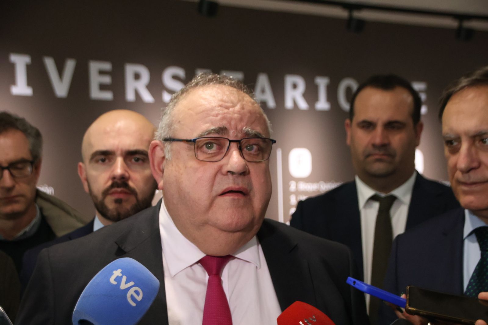 El consejero de Sanidad, Alejandro Vázquez visita a las obras del edificio de consultas del Complejo Hospitalario de Salamanca