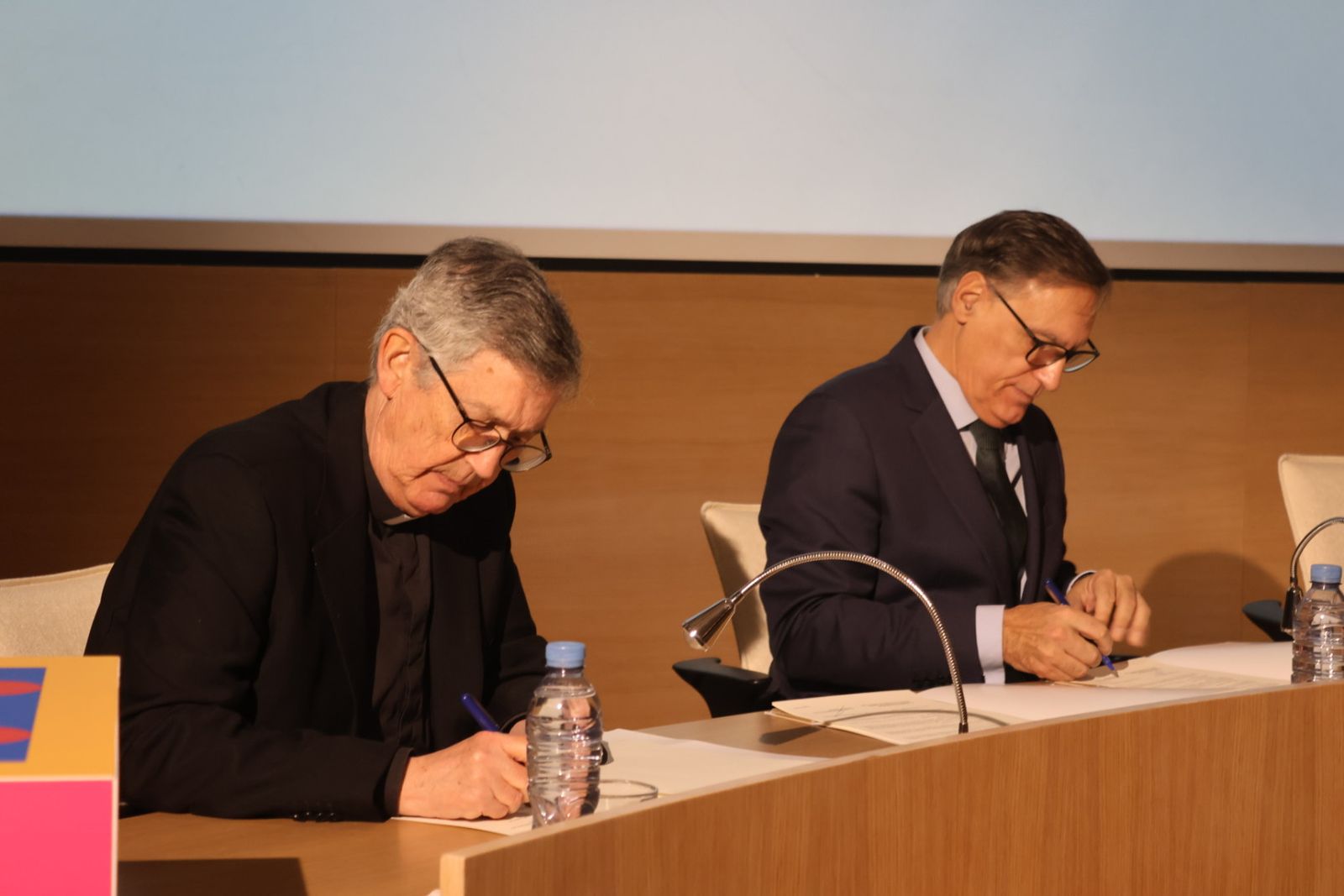 Firma del protocolo de intenciones con motivo de la conmemoración del V Centenario de la Escuela de Salamanca