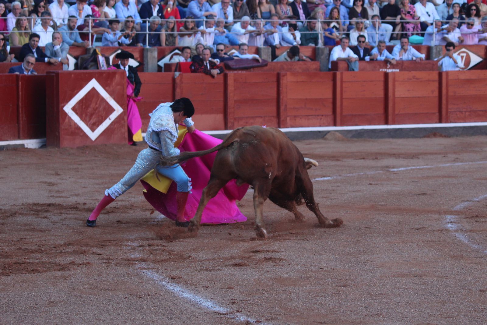 Emilio de Justo, Juan Ortega y Roca Rey inauguran el cartel de figuras en la feria de Salamanca: la corrida de Garcigrande en imágenes