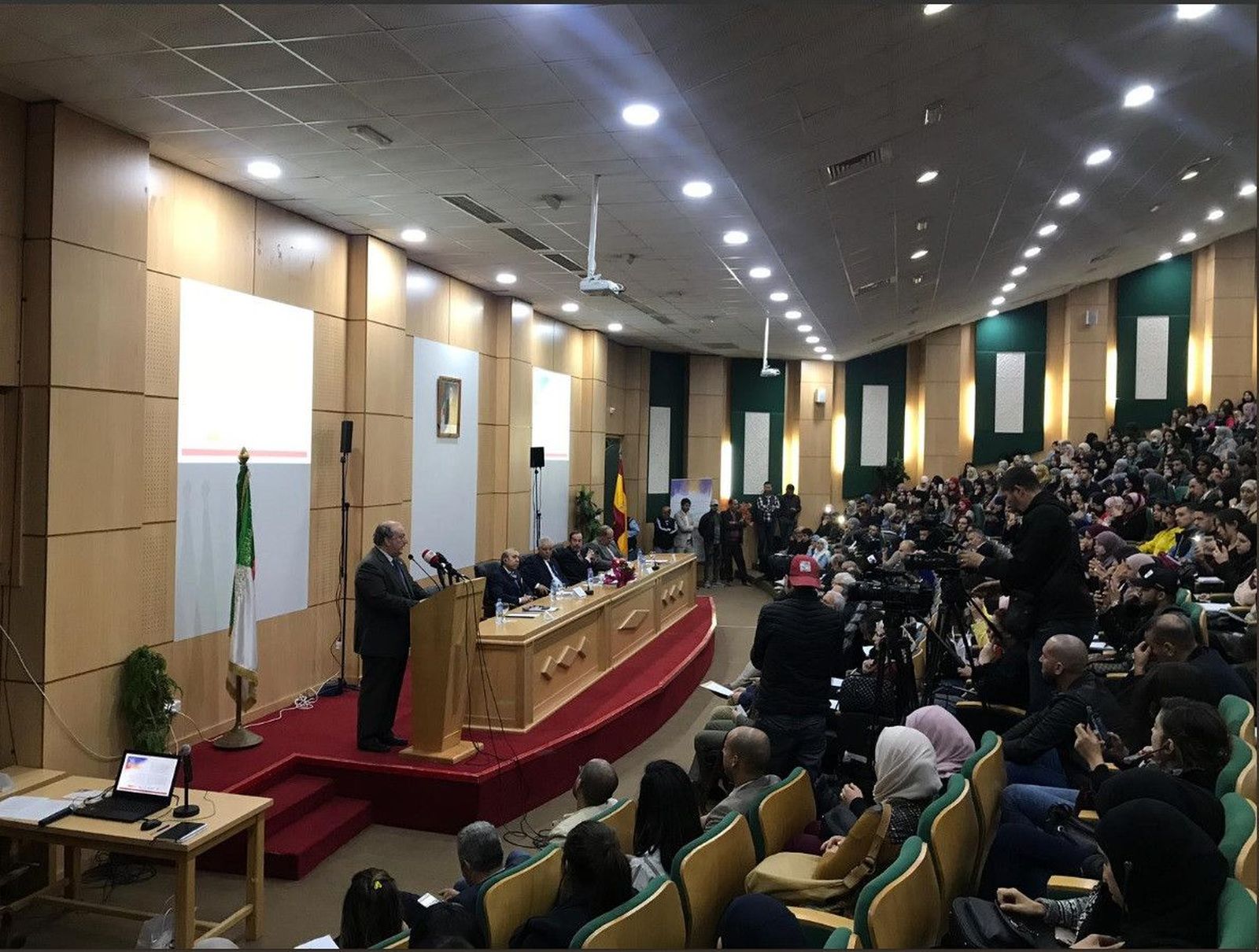 Enrique cabero en argel