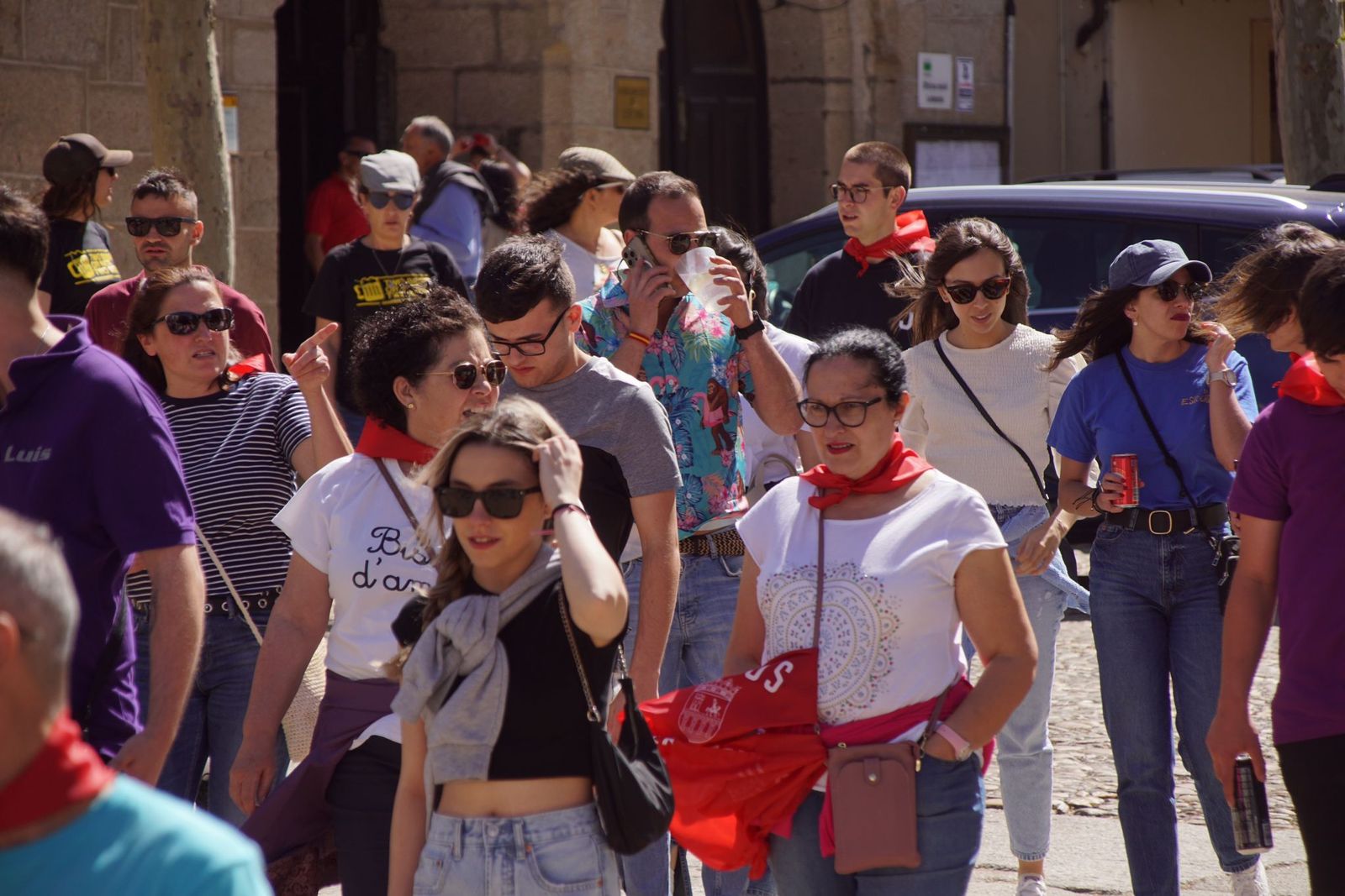 ledesma-calienta-motores-para-los-espantos-con-el-reparto-de-panuelos-y-la-salida-de-los-toros-del-prao-de-la-villa-37
