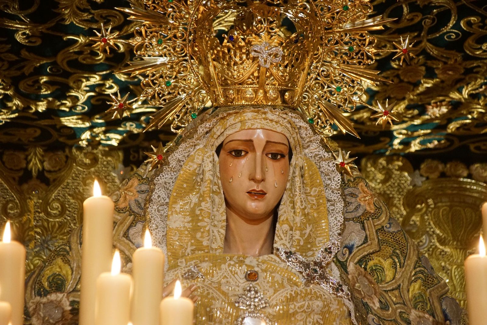 Salamanca bajo el palio de la Esperanza: las fotos que deja el Viernes Santo.