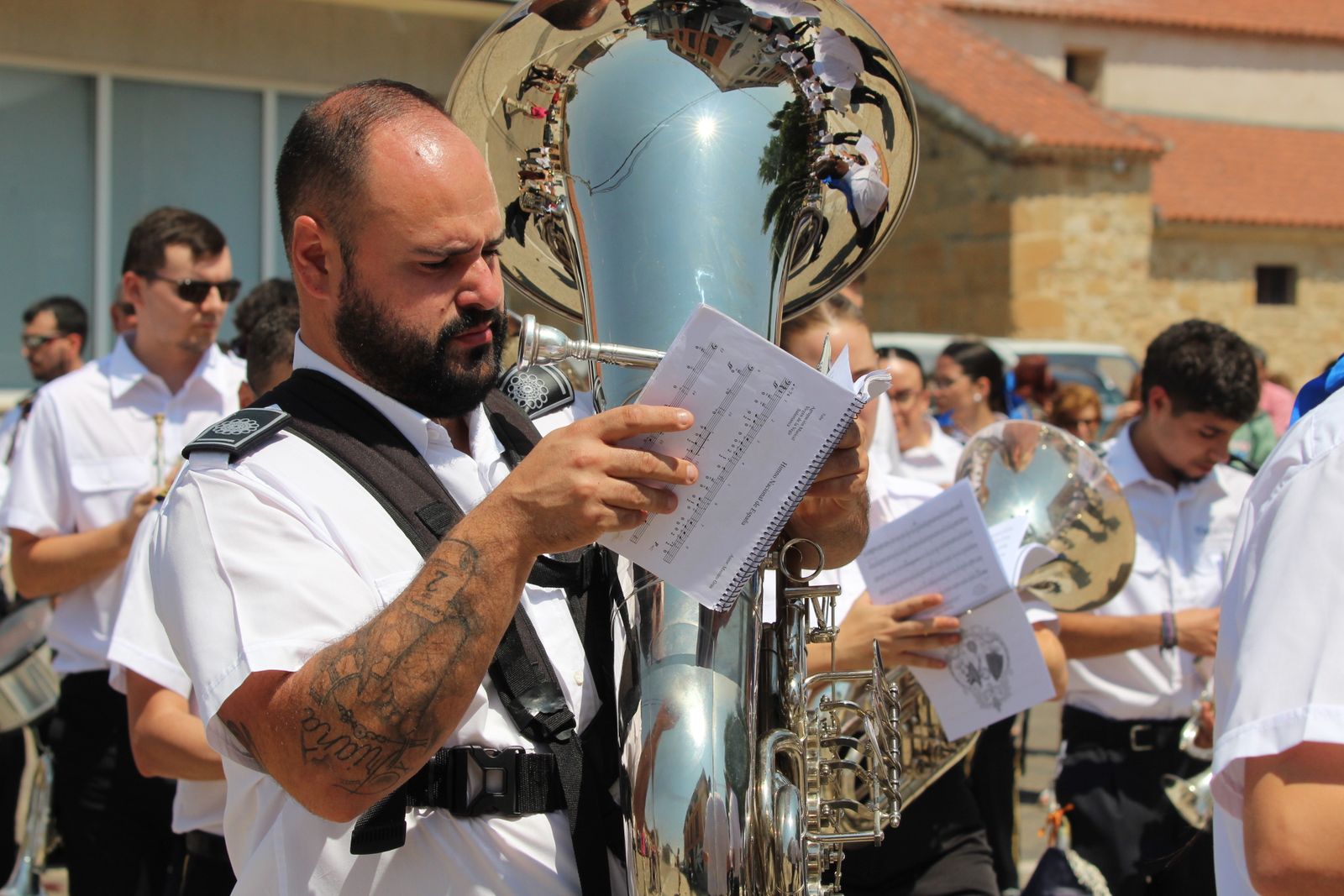 Moriscos. Procesión acompañada por la Agrupación Musical Virgen de la Vega