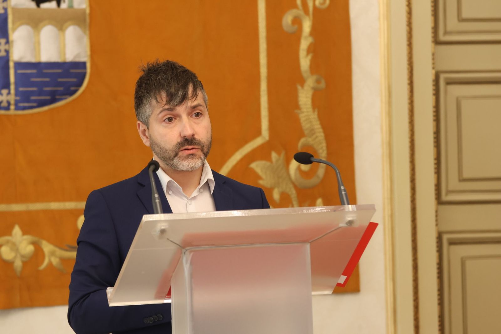 El alcalde de Salamanca, Carlos García Carbayo, y la exciclista Dori Ruano presentan el libro 'Dori Ruano, la vida como deporte de fondo'