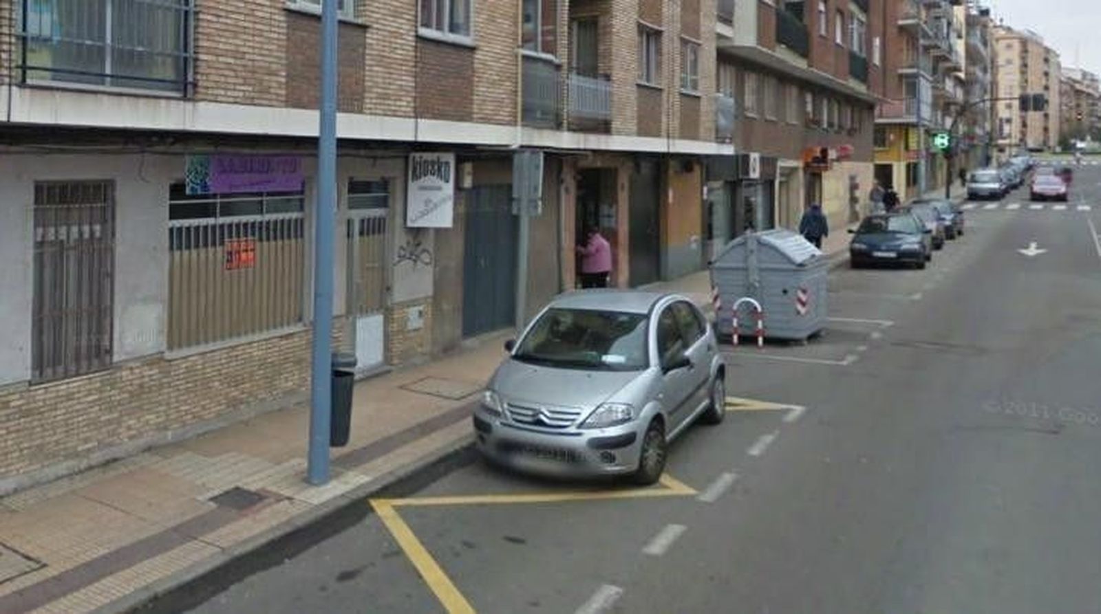 Dos adolescentes roban los teléfonos móviles y dinero a tres estudiantes franceses