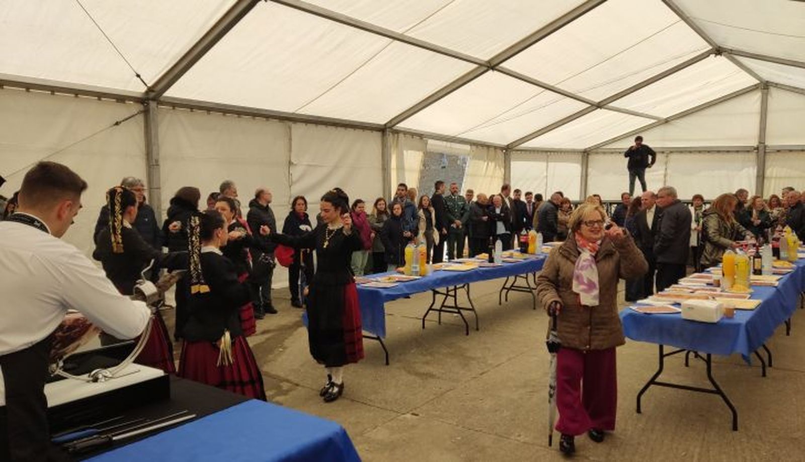 Vino de honor en Cabezuela