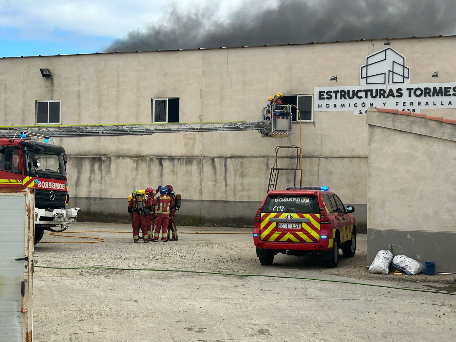 Alarma en Garcihernández por el incendio de una nave