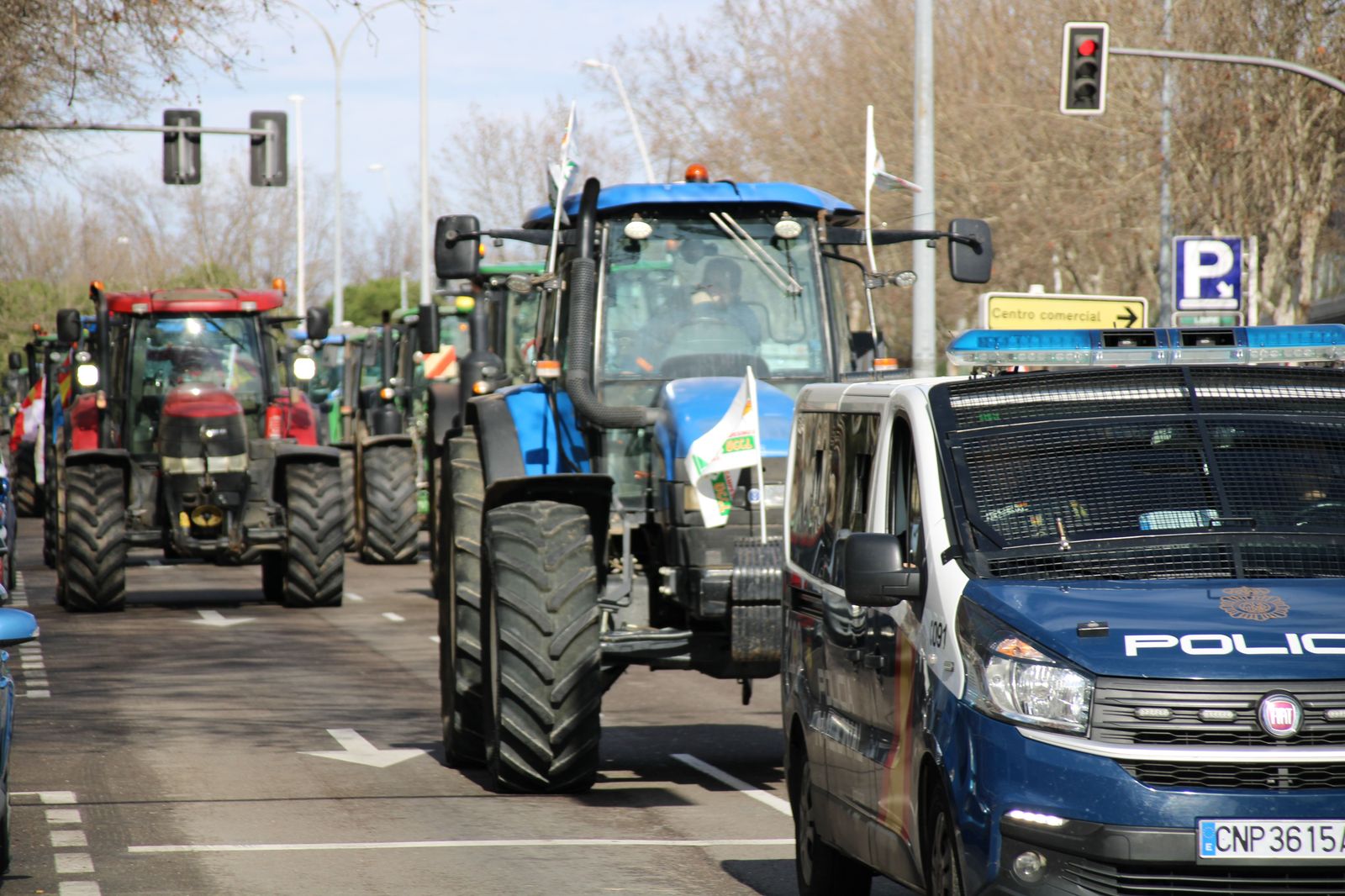 concentracion-profesionales-del-campo-en-el-carrefour-30
