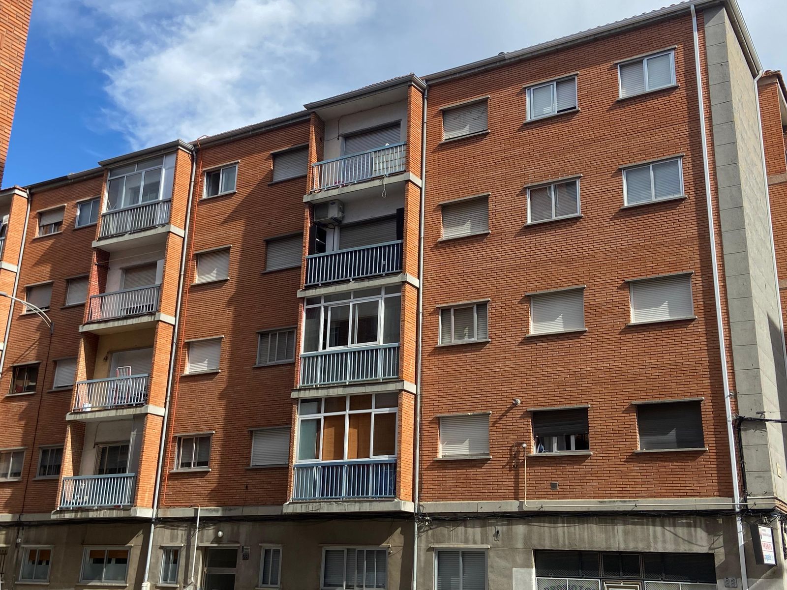 Edificio con pisos en Salamanca. Archivo.