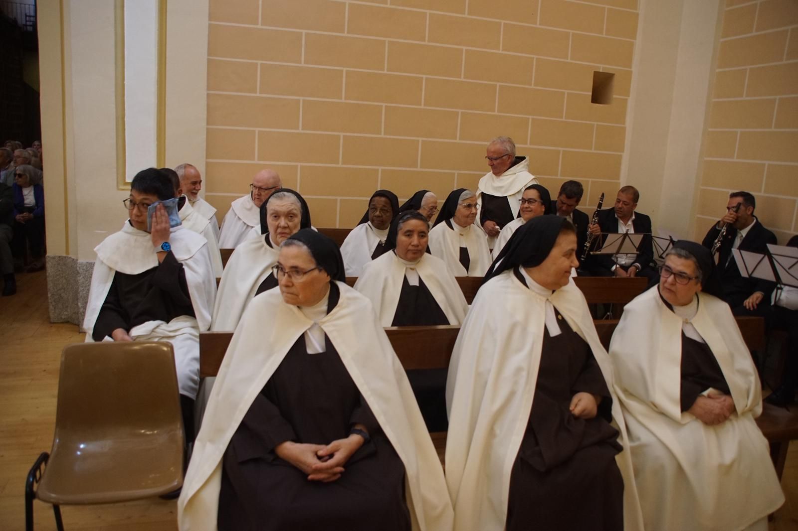 Alba nombra hijo adoptivo al prior Miguel Angel González  (31).jpeg