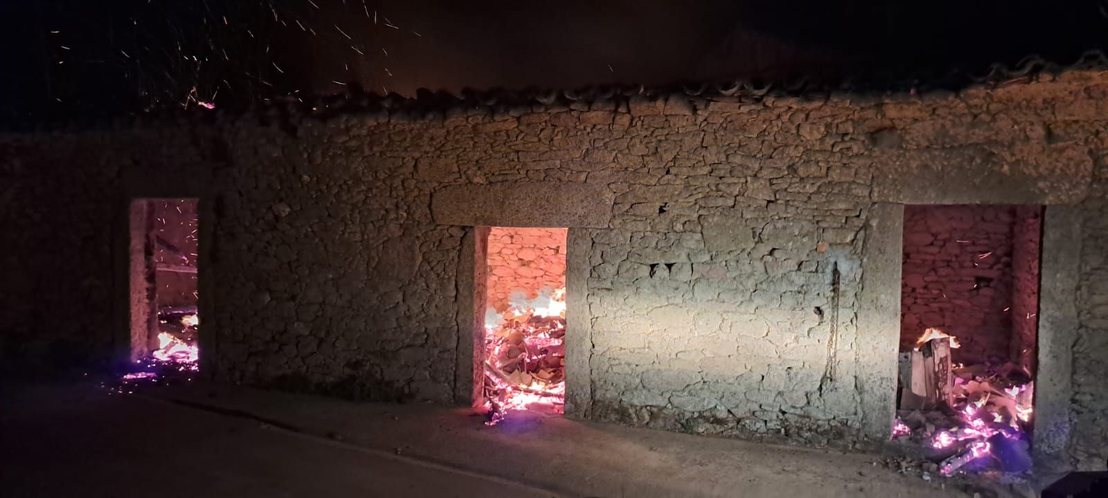 El incendio de Cipérez arrasa Cerezal de Puertas (19).jpeg