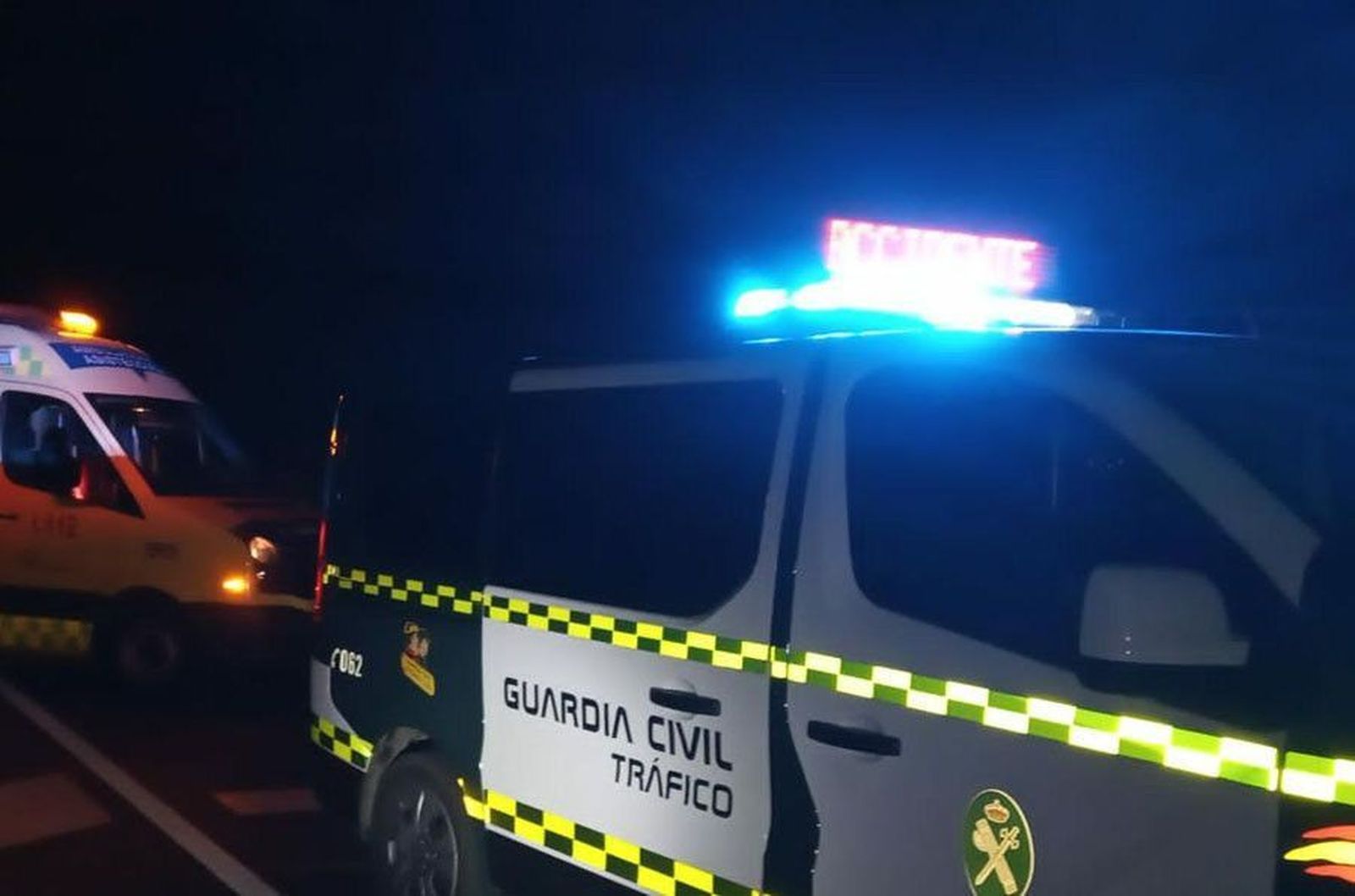 Accidente nocturno GC y ambulancia