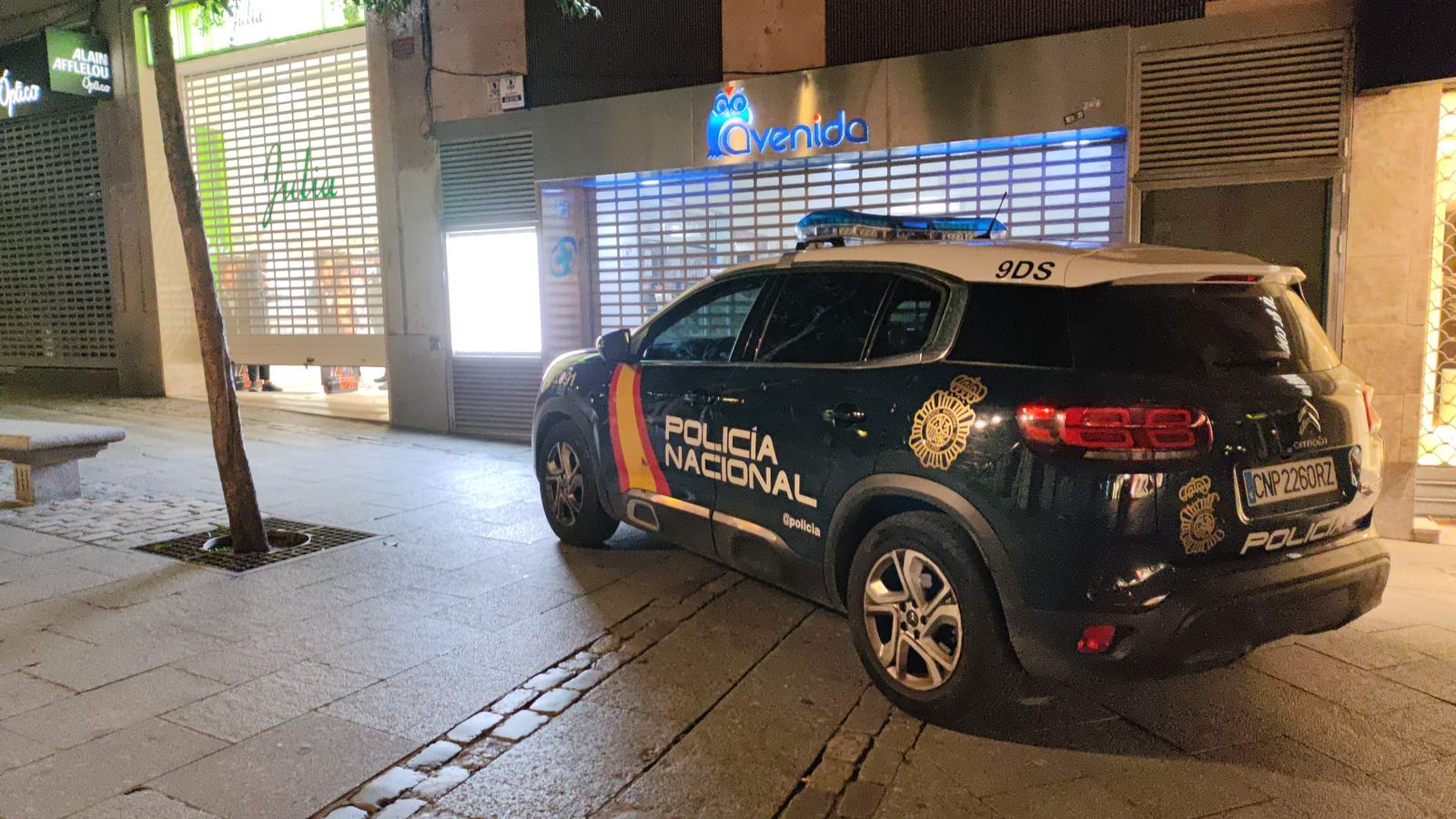 Un vehículo de la Policía Nacional en la calle Toro. Foto S24H