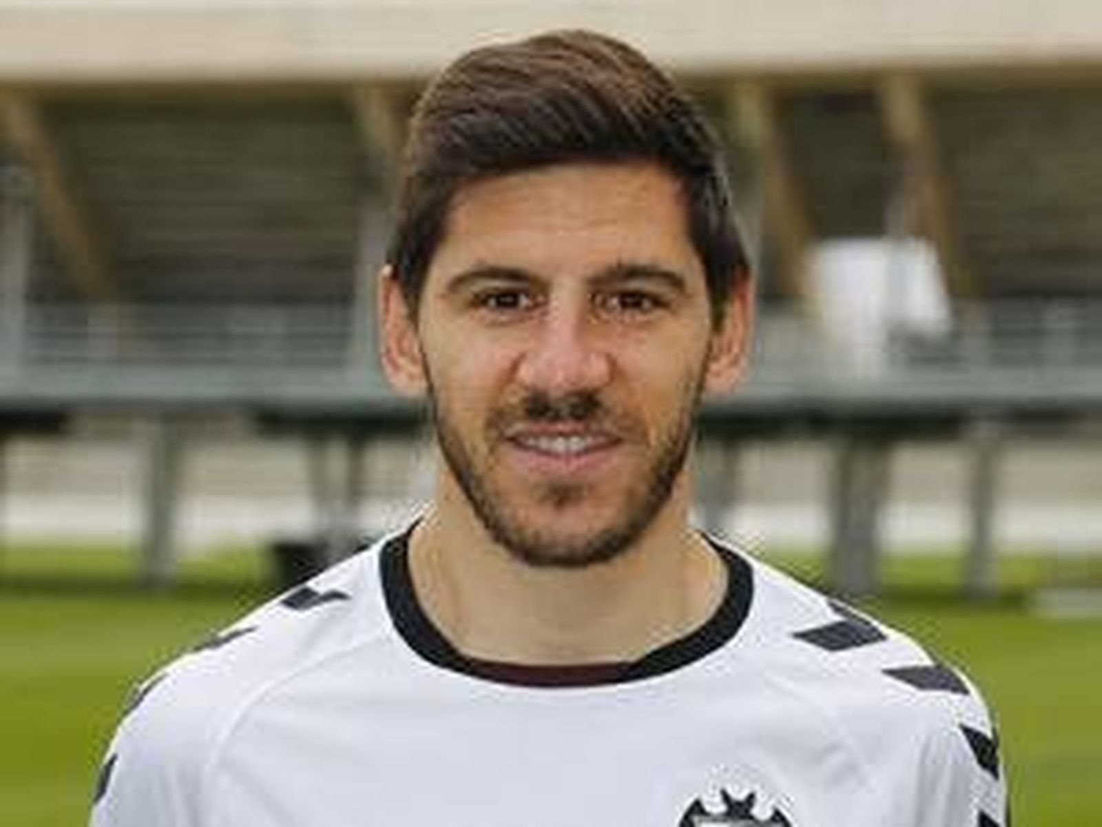 El Guijuelo incorpora al lateral izquierdo Diego Manzano