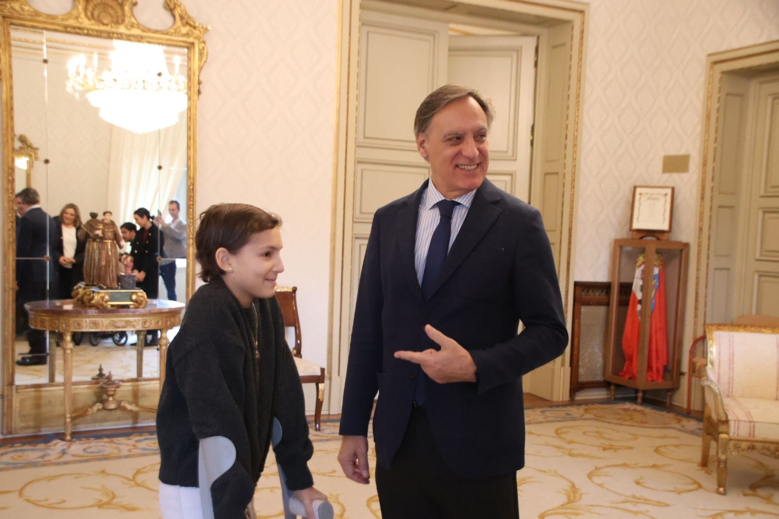 El alcalde de Salamanca, Carlos García Carbayo, recibe a María Caamaño, de La Sonrisa de María