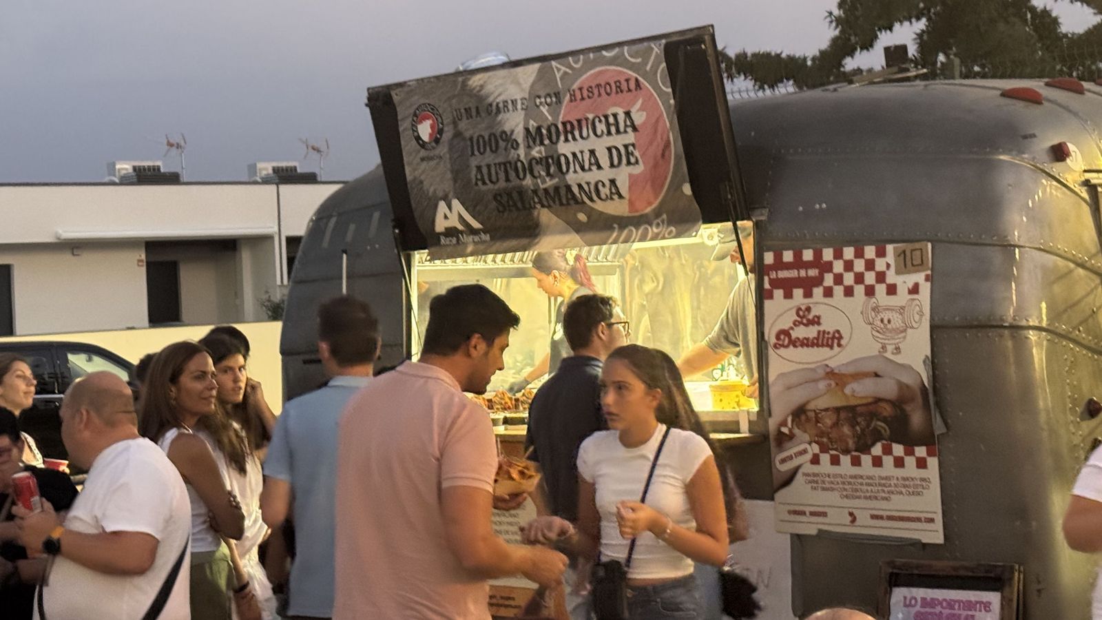 Feria Food Trucks en Aldeatejada en la plaza Mayalde