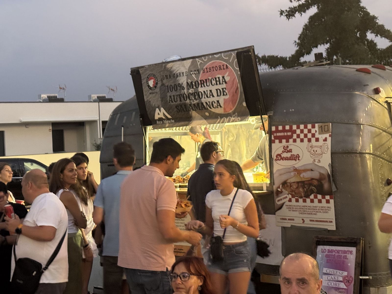 Feria Food Trucks en Aldeatejada en la plaza Mayalde