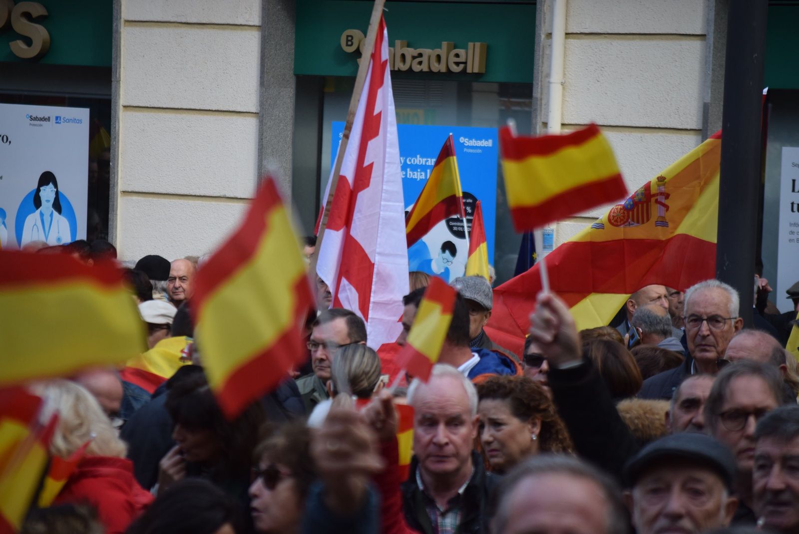 concentracion-del-pp-contra-la-amnistia-32