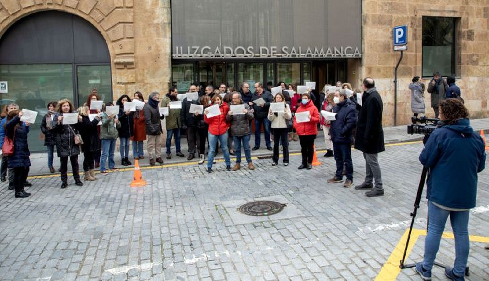 Concentración ante los juzgados de Salamanca por los cambios de la Ley Orgánica de Eficiencia Organizativa 