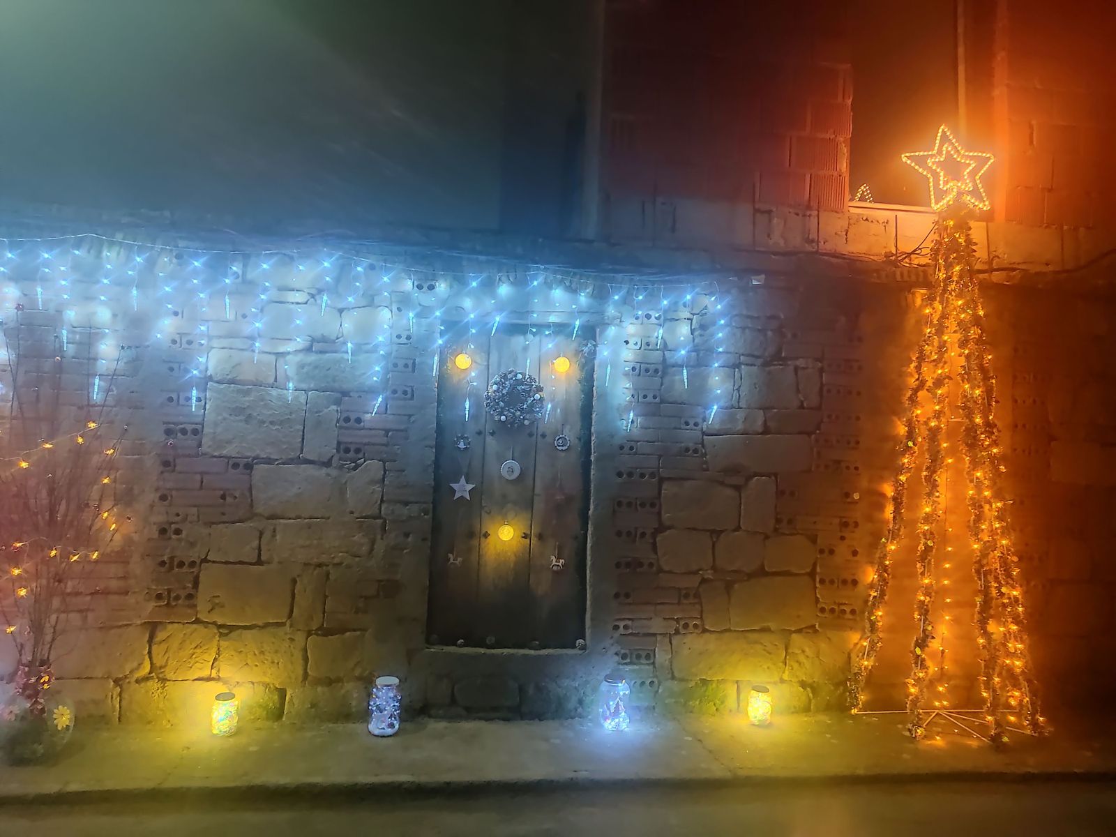 m-j-d-g-decoracion-navidena-situada-en-una-vivienda-de-aldearrubia-5