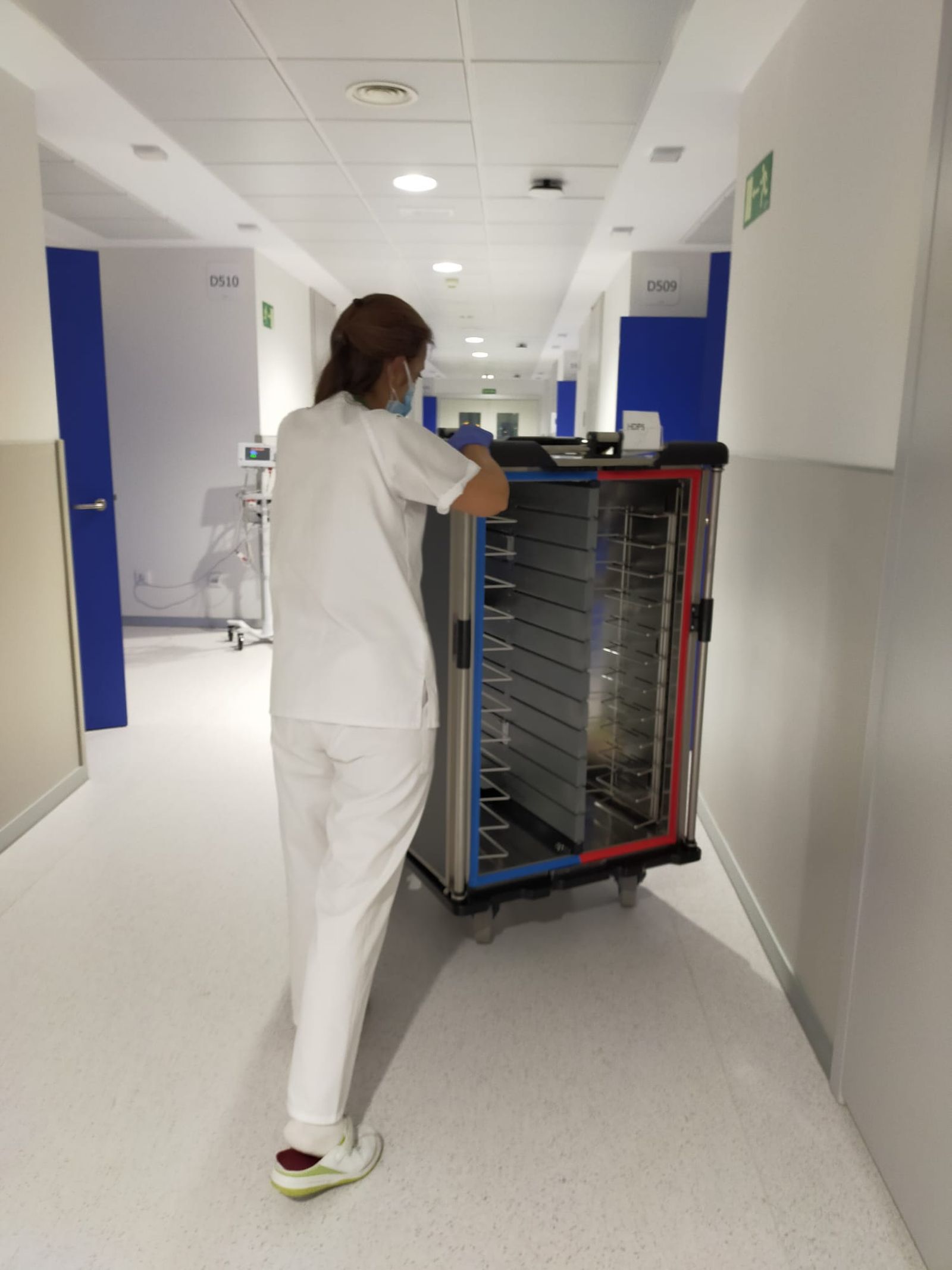 Una técnido de enfermería en el Nuevo Hospital de Salamanca.