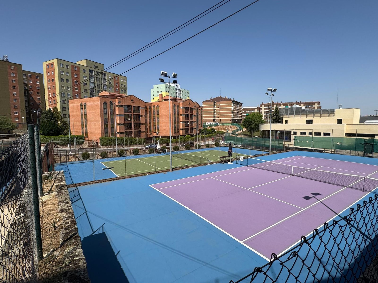Pistas de tenis del polideportivo Río Tormes
