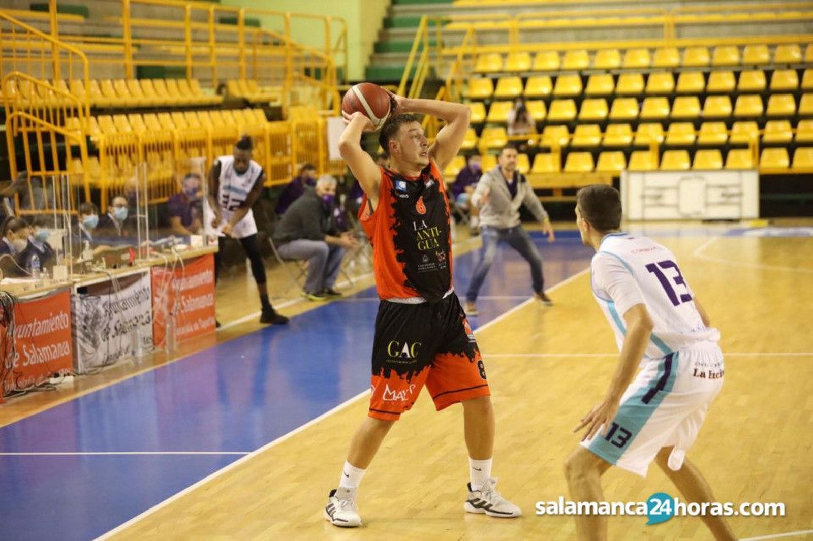 César Yáñez, en el duelo ante Cantbasket.
