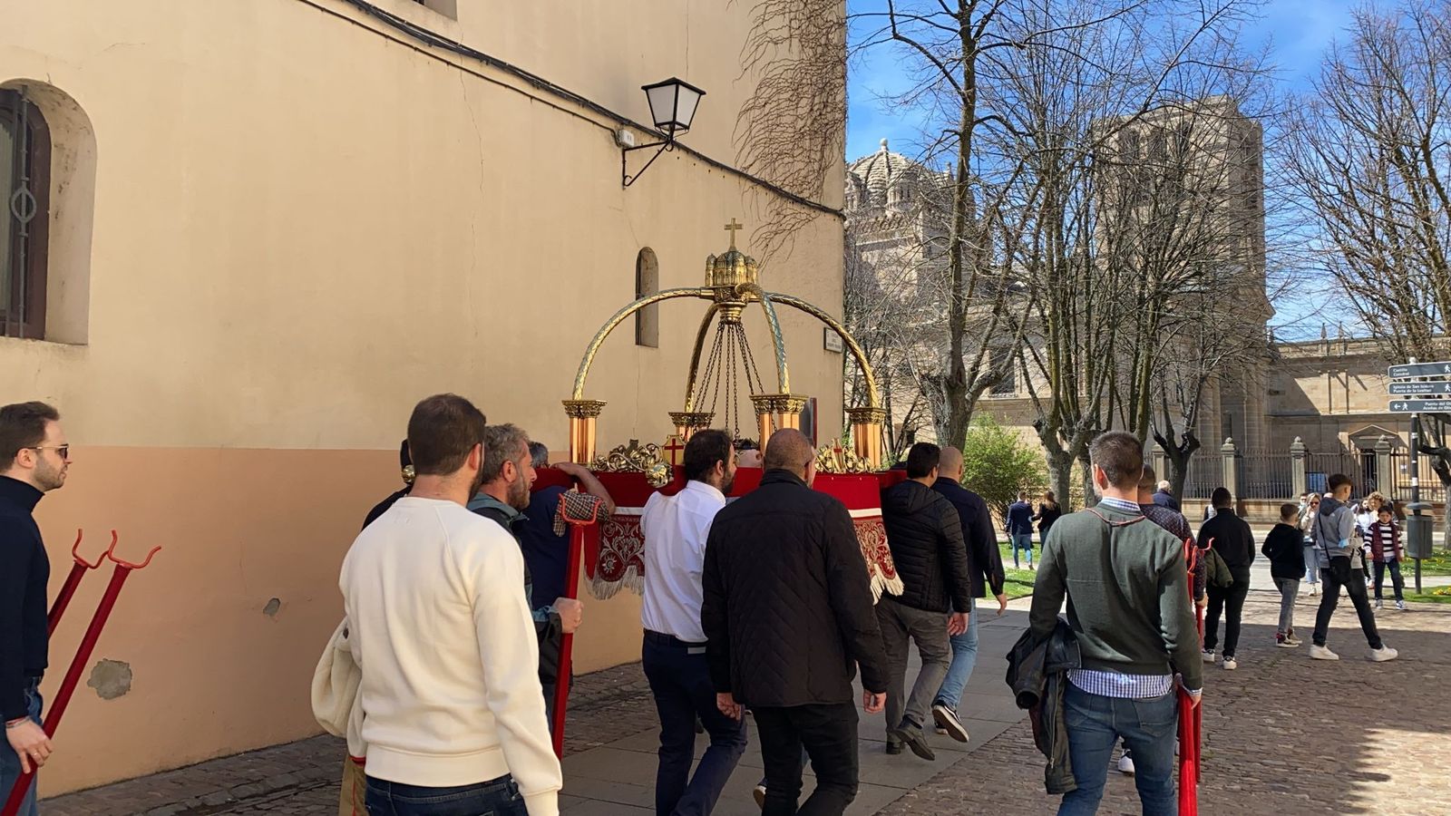 Traslado del pebetero del Silencio