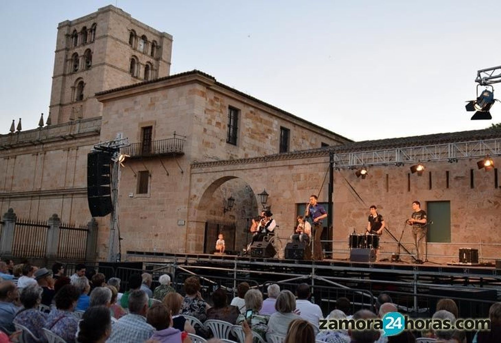 Cepa y Sarmientos roza la treintena con un gran concierto en La Catedral