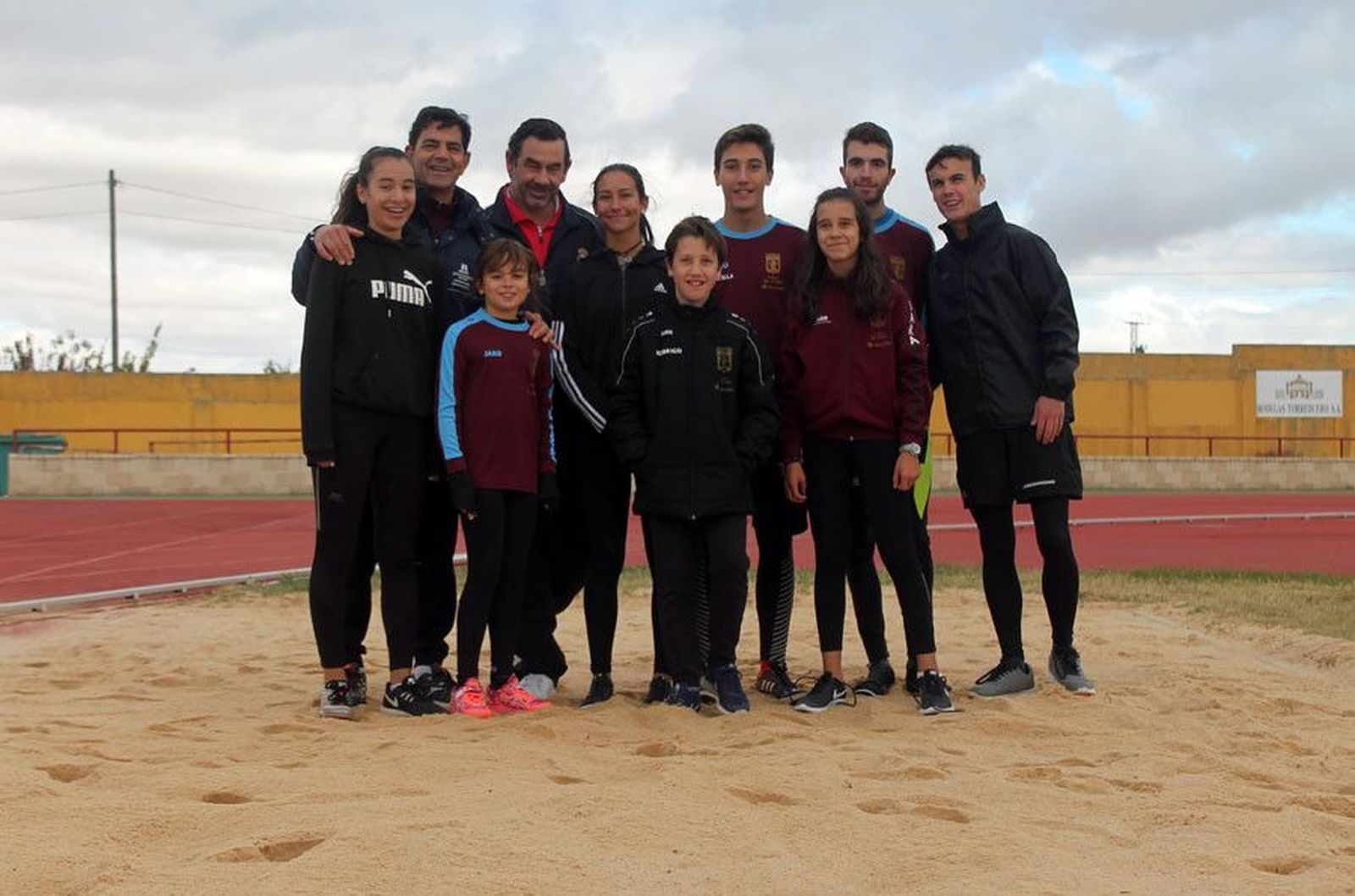 Grupo de saltadores con santi moreno