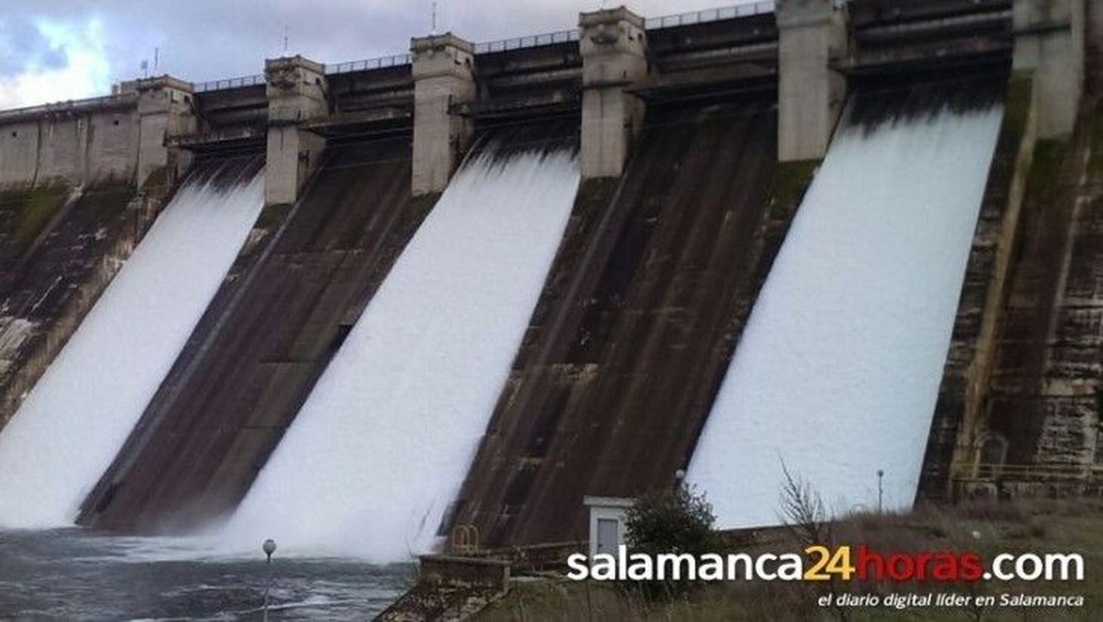 El Embalse de Santa Teresa vuelve a aliviar agua