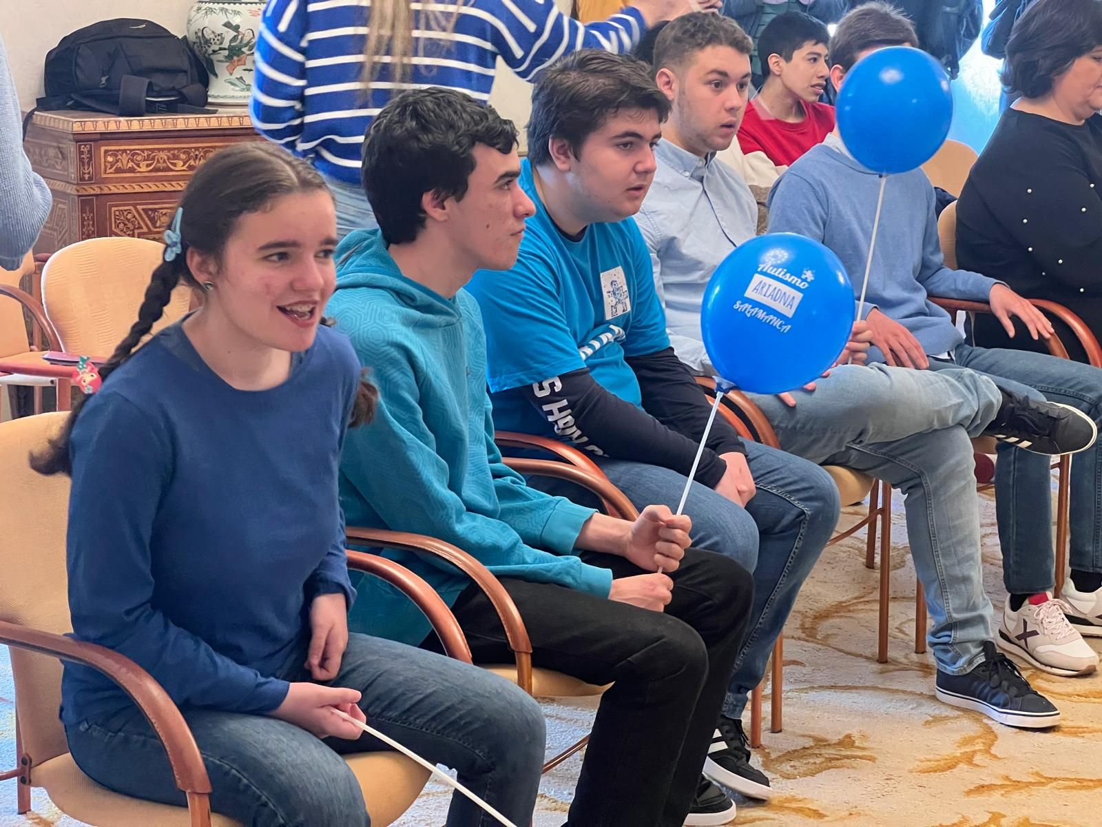 personas-con-tea-visitan-el-ayuntamiento-de-salamanca-en-el-dia-mundial-de-concienciacion-sobre-el-autismo-4