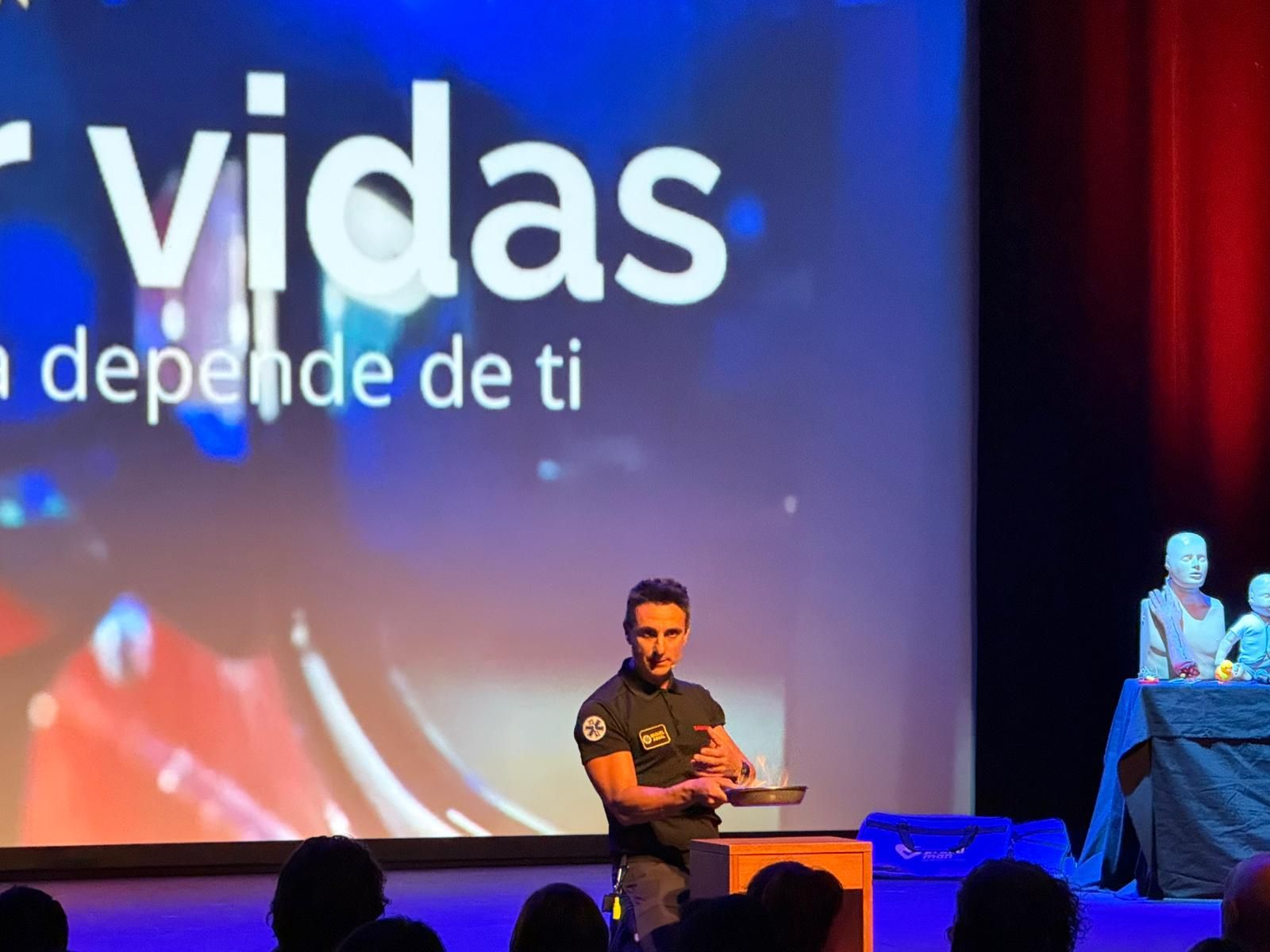 Miguel Assal – Salvar vidas en el teatro Ramos Carrión