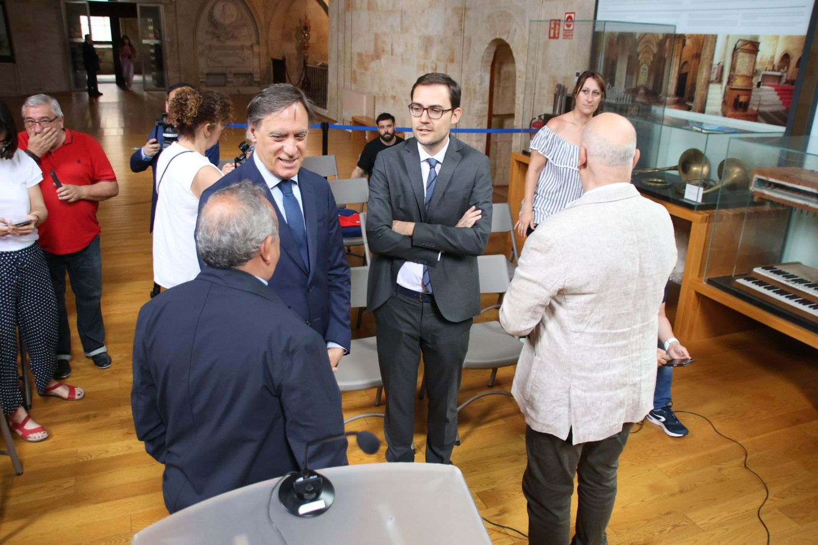 Carlos García Carbayo y  Antonio Matilla, firman un convenio de colaboración en materia turística