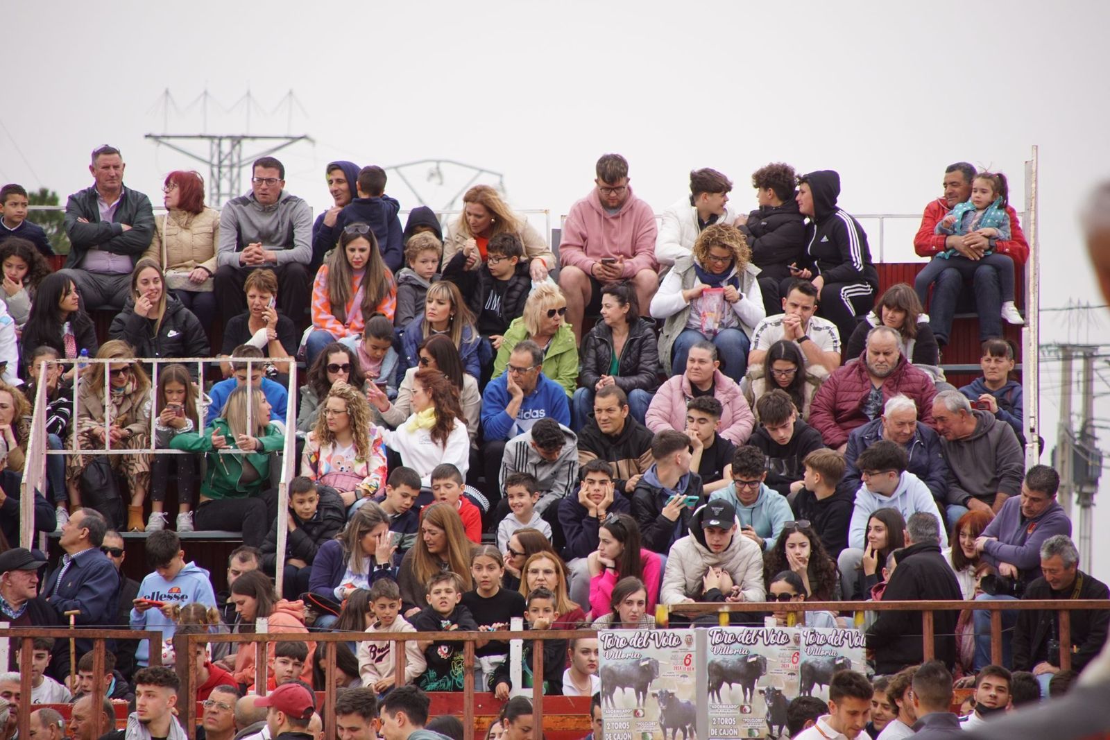 ambiente-y-participacion-durante-el-toro-del-voto-en-villoria-suelta-de-dos-toros-del-cajon-foto-juanes-47
