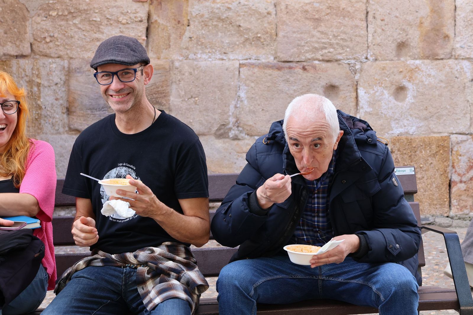 GALERÍA | Decenas de zamoranos disfrutan de las sopas de ajo más solidarias