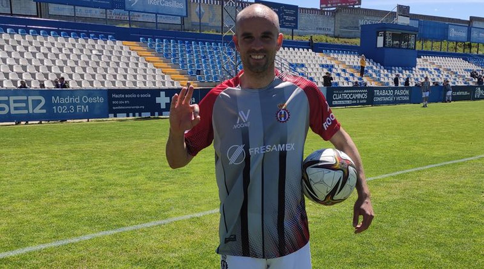Sergio García con la camiseta del Real Avilés. Foto: Real Avilés