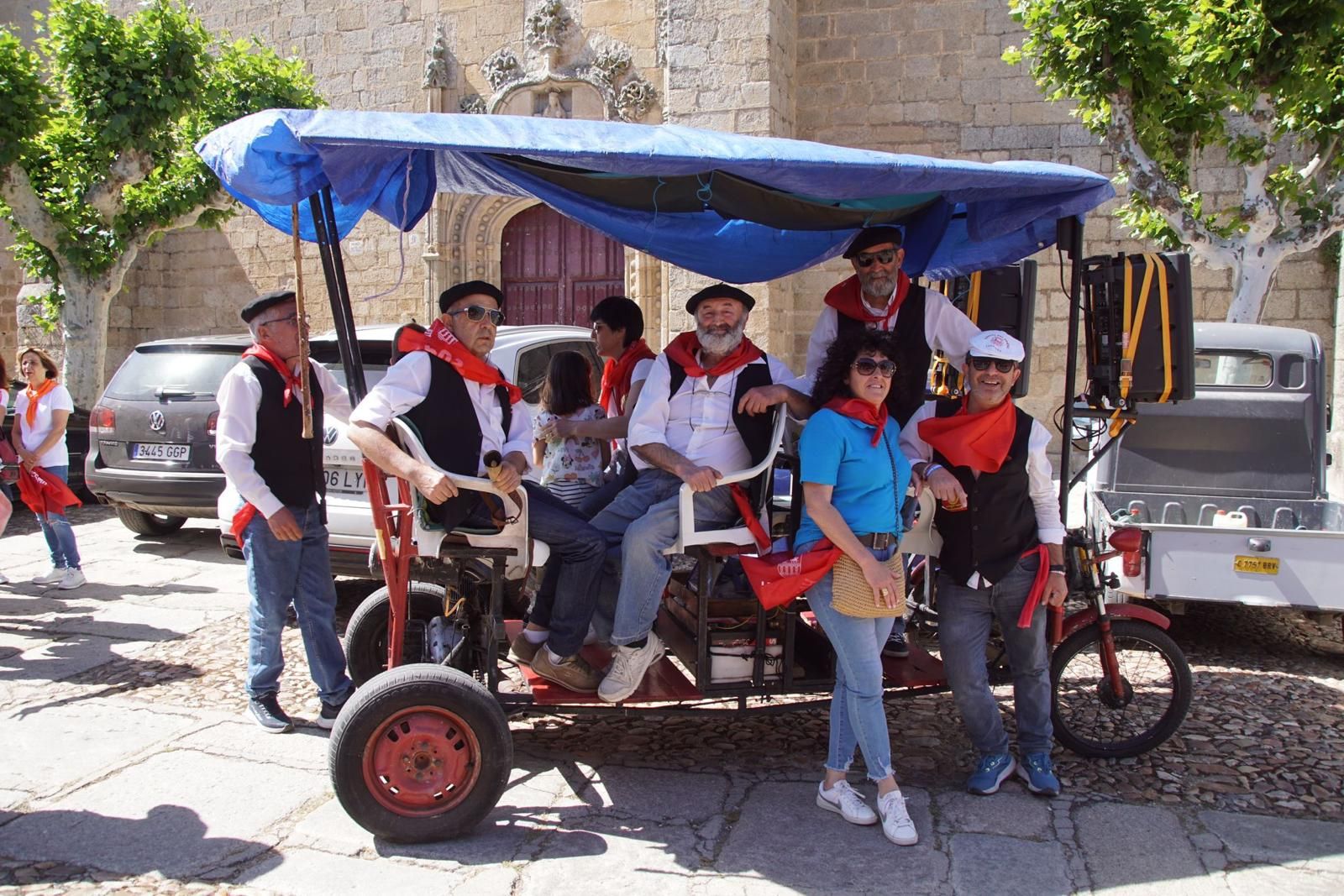 ledesma-calienta-motores-para-los-espantos-con-el-reparto-de-panuelos-y-la-salida-de-los-toros-del-prao-de-la-villa-58