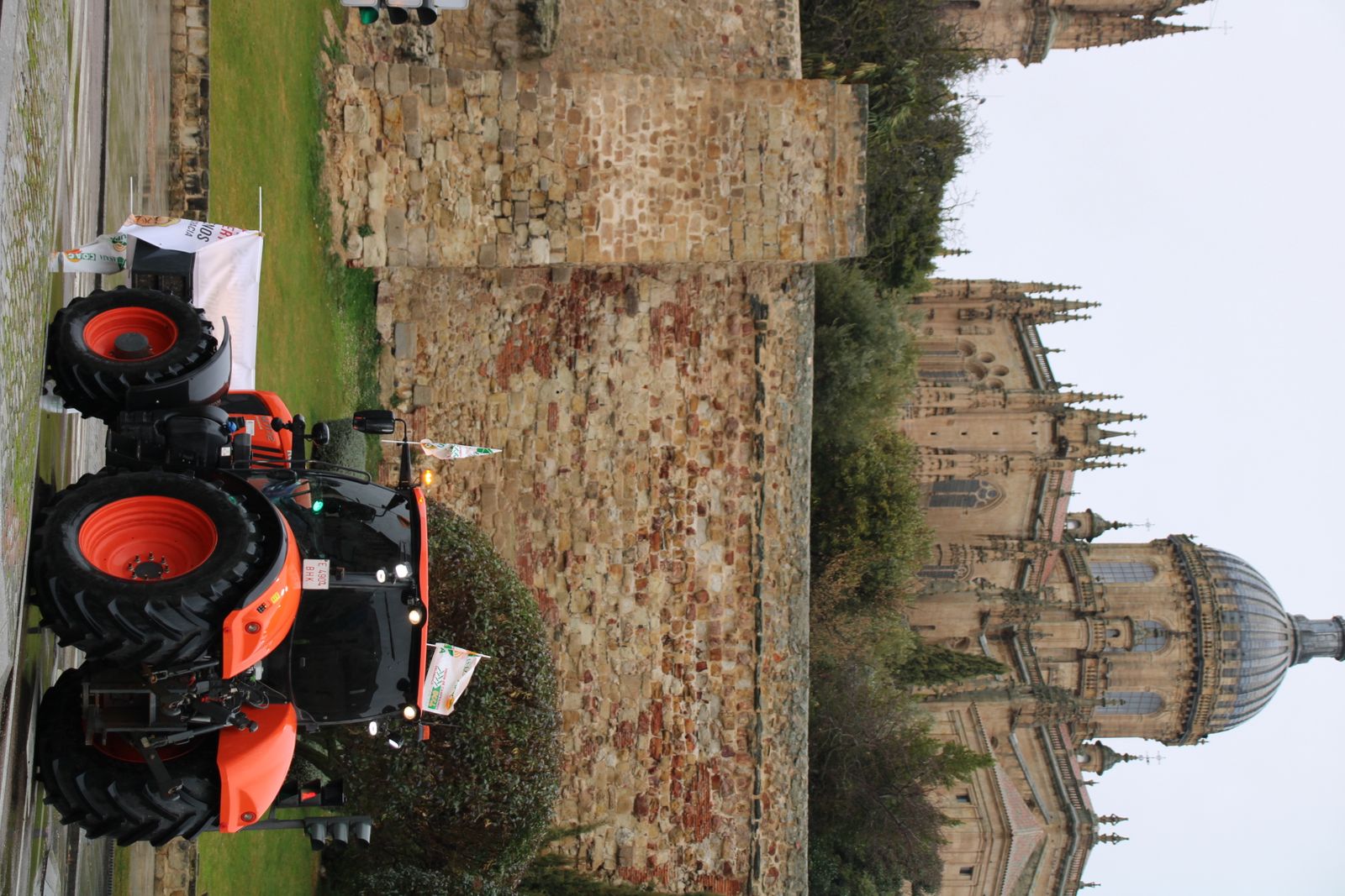 En imágenes la marcha con tractores y vehículos de campo en Salamanca en protesta contra Mercosur