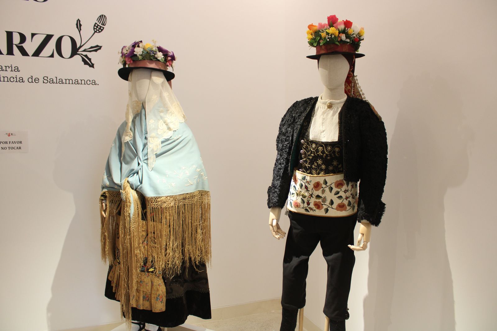 exposicion-aires-de-marzo-gitana-de-barrios-y-charro-de-barrios-de-lumbrales