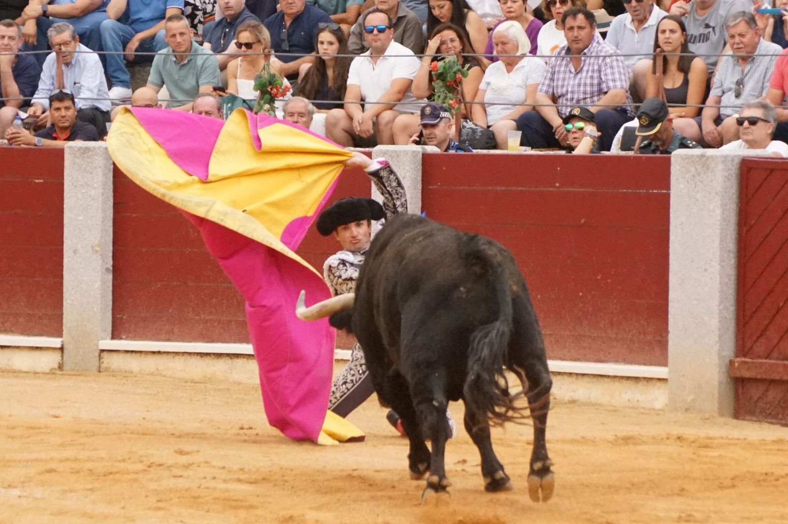 Javier Castaño se despide de Guijuelo y Damián Castaño, su hermano, e Ismael Martín salen a hombros en Guijuelo