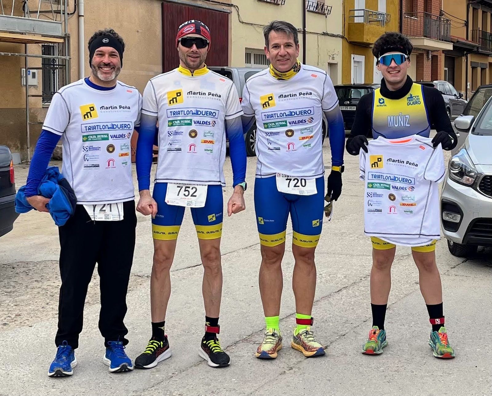 Las crecidas no impiden lucirse al Triatlón Duero en Soria