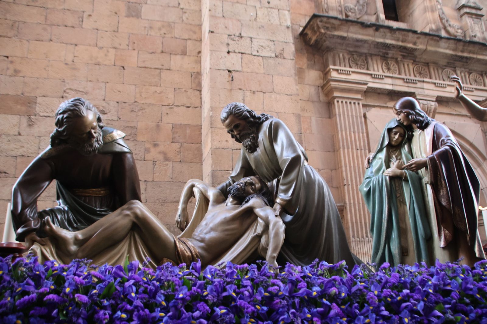 La procesión del Nazareno deslumbra a Salamanca como muestra de historia y devoción tras años suspendiéndose
