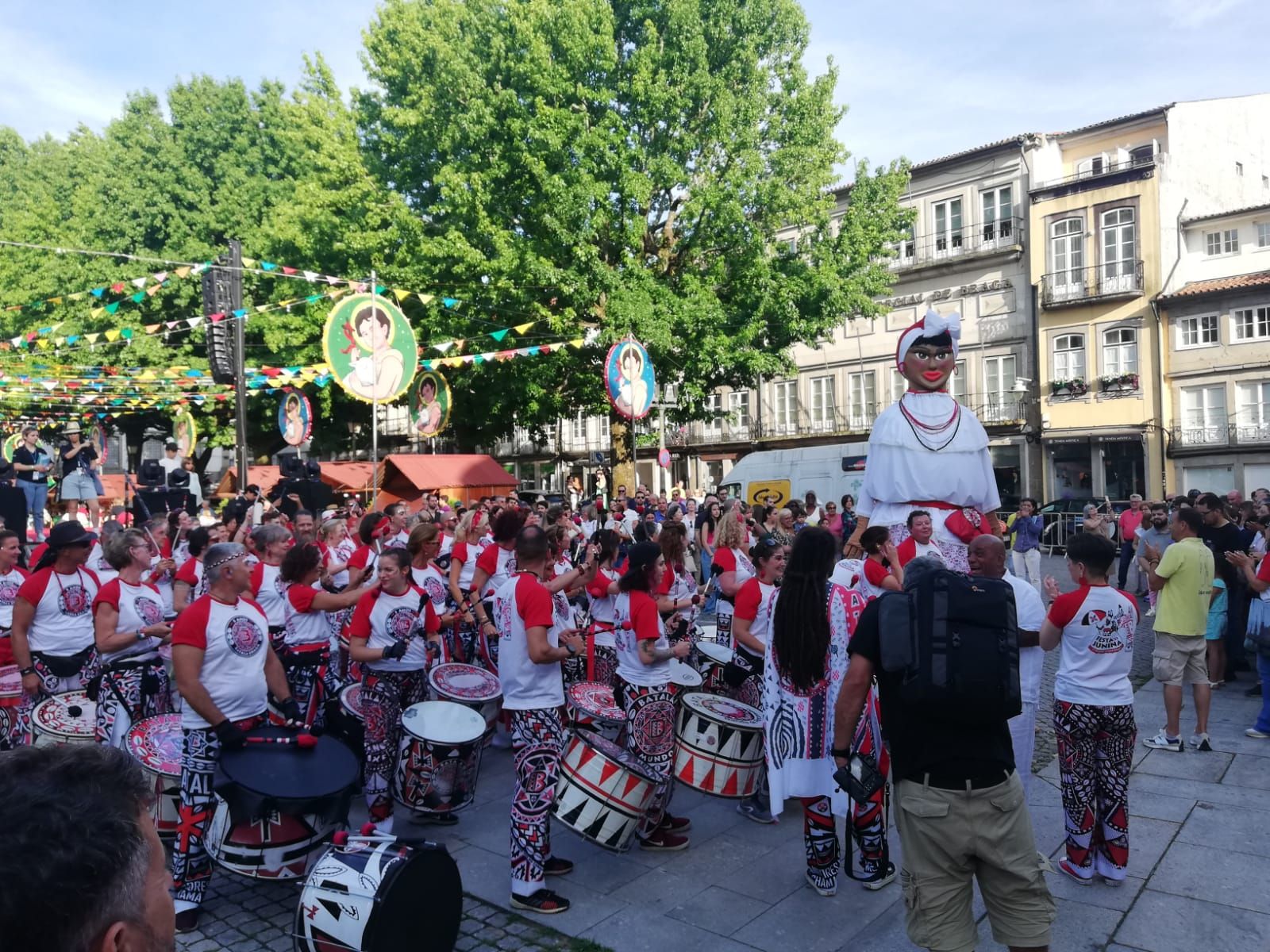 encuentro-cabezudos-y-gigantes-en-braga-portugal-1